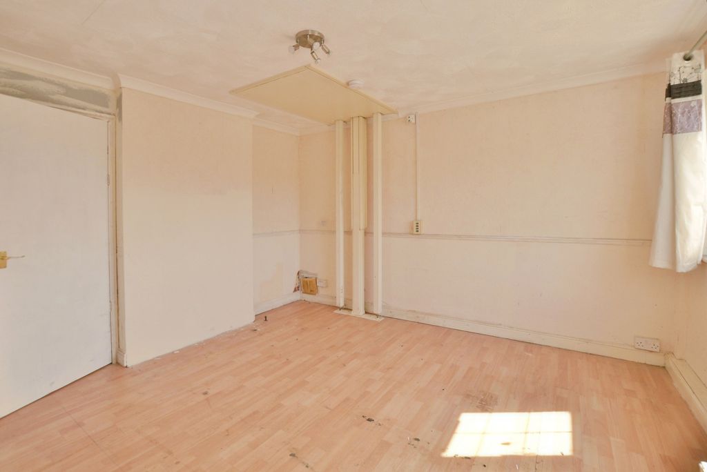 Property photo 2 of 15 Pbox-Img.Jpg