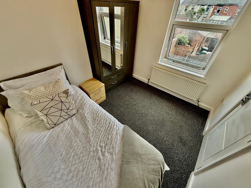 Property photo 1 of 13 6 Bed Shared House - Derby Street, Barnsley S70