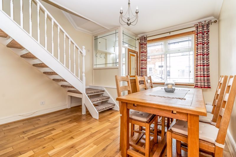 Property photo 3 of 19 .