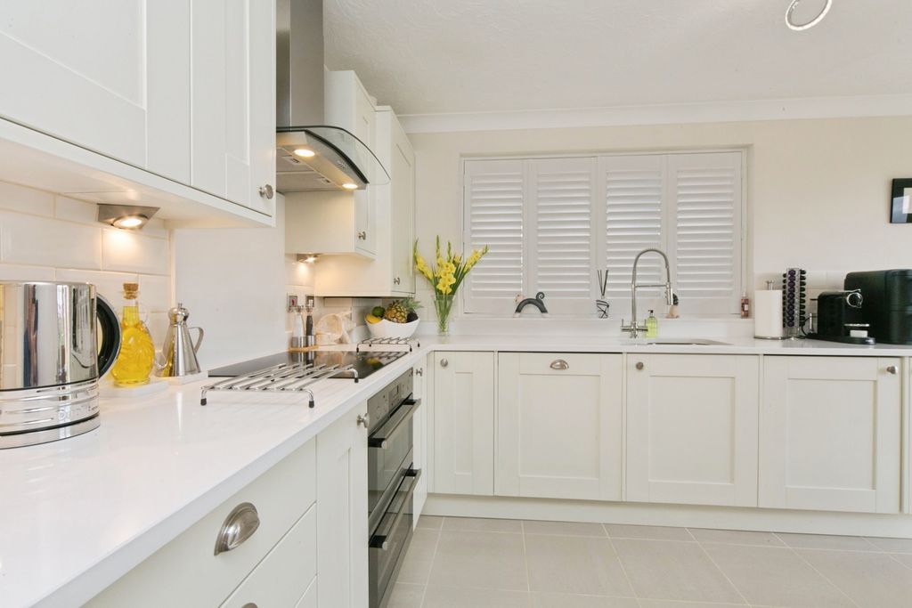 2 bed bungalow for saleLon Y Mes, Abergele, Conwy LL22