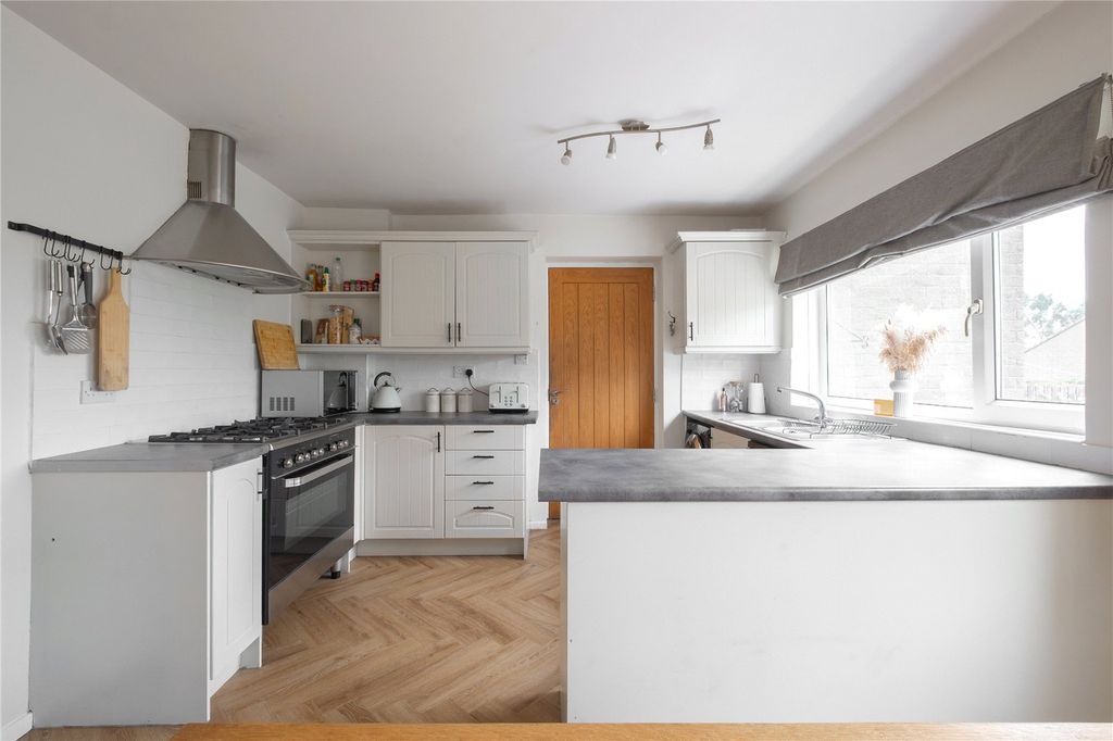 Property photo 2 of 20 Dining Kitchen