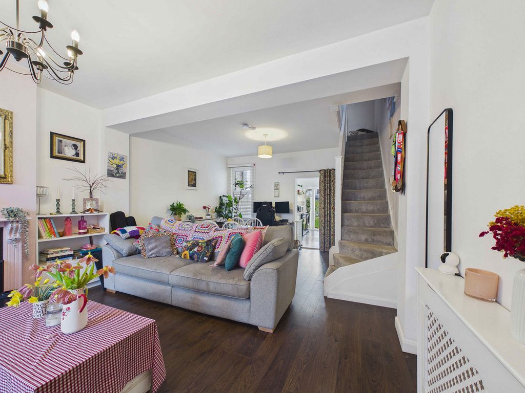 Property photo 2 of 28