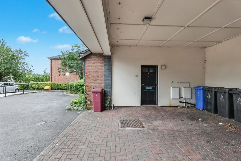 Property photo 1 of 14 4 Lambeth Close, Blackburn, Lancashire Bb1 1Lb
