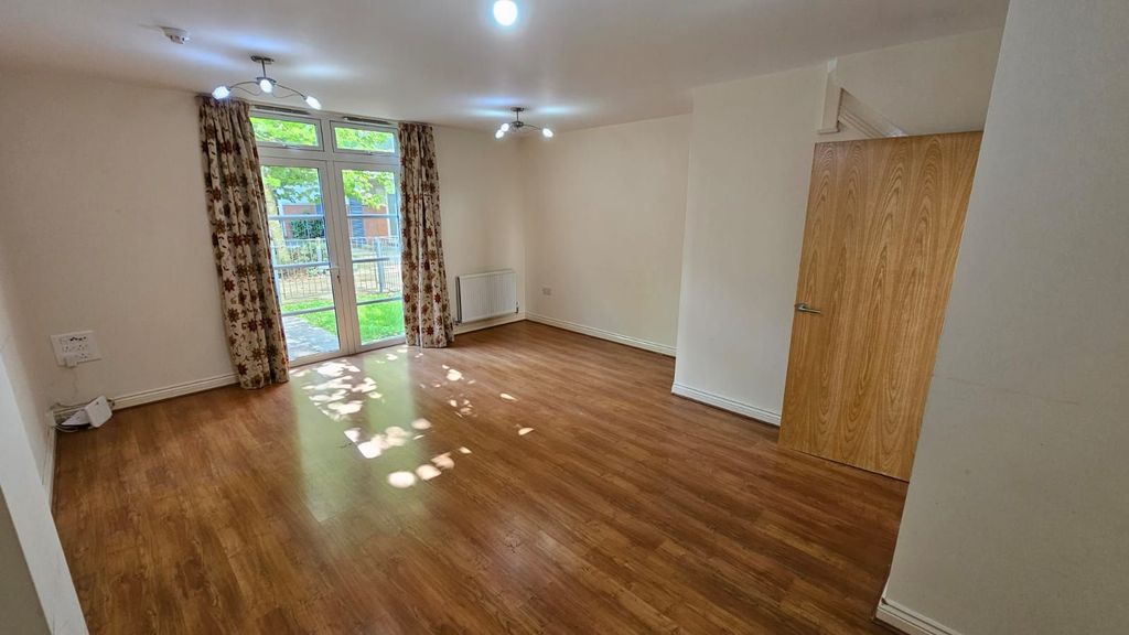 Property photo 3 of 19 Living Room