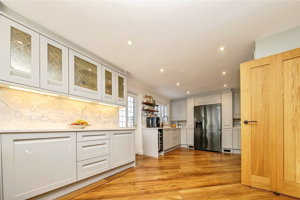 Property photo 2 of 26 Kitchen/Diner