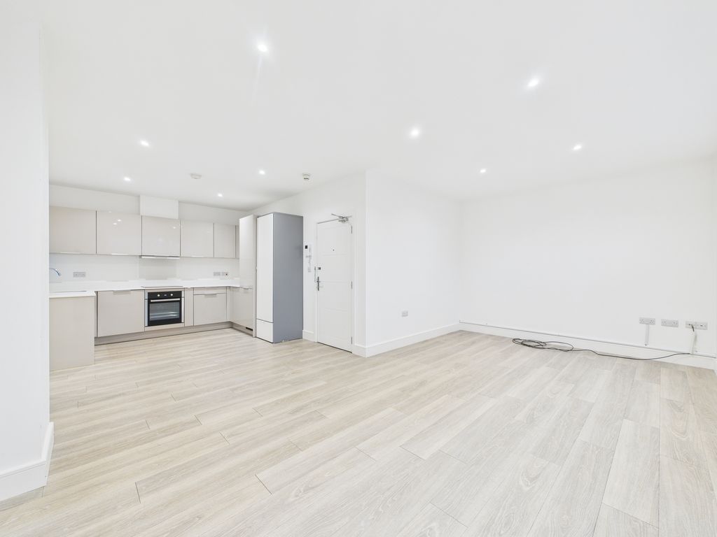 Property photo 2 of 12 Cam04018G0-Pr0393-Still012