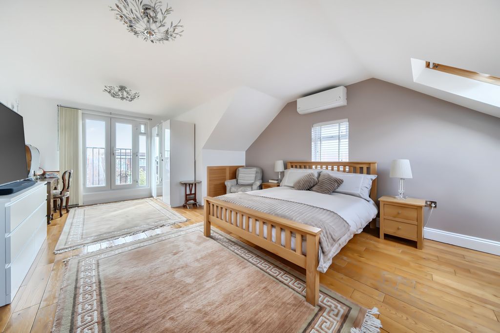 Property photo 2 of 20 1426067-21-69B811...