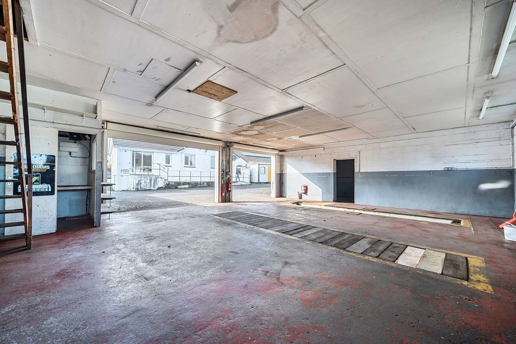 Property photo 2 of 16