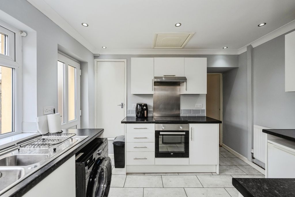 Property photo 3 of 17 Photo