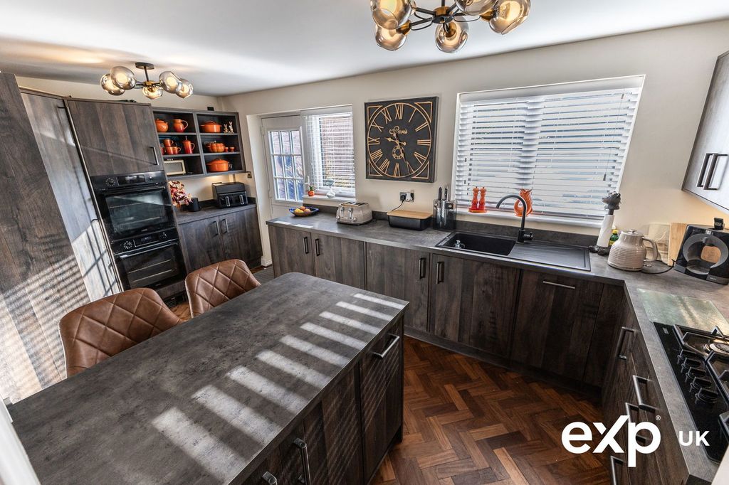 Property photo 2 of 41