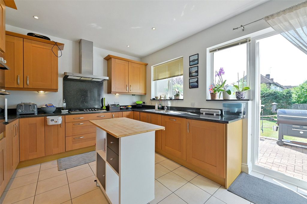 Property photo 2 of 11 Picture No. 14