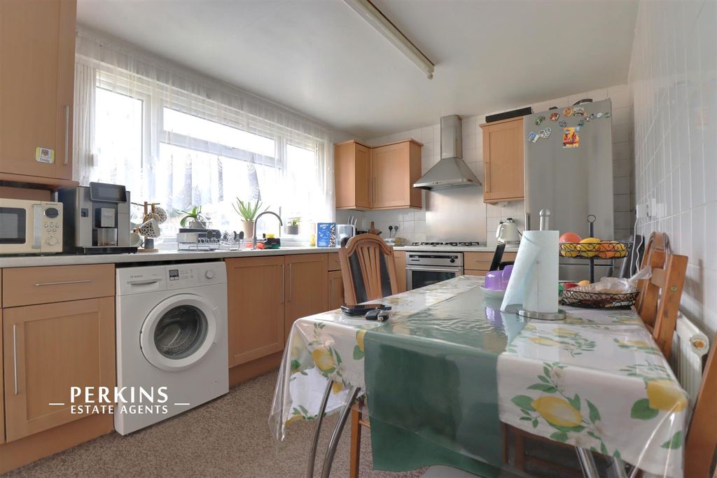 Property photo 3 of 11 Kitchen.Jpg