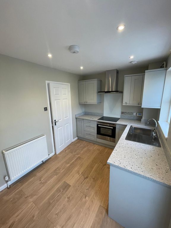 Property photo 2 of 8 Kitchen