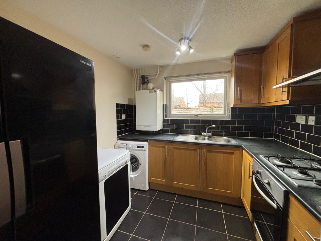 Property photo 3 of 9 Kitchen