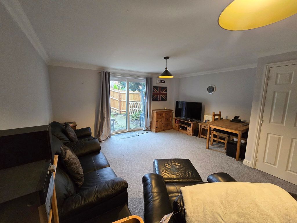 Property photo 3 of 29 Lounge