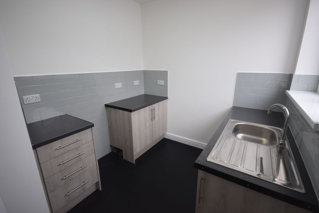 Property photo 2 of 10 Kitchen