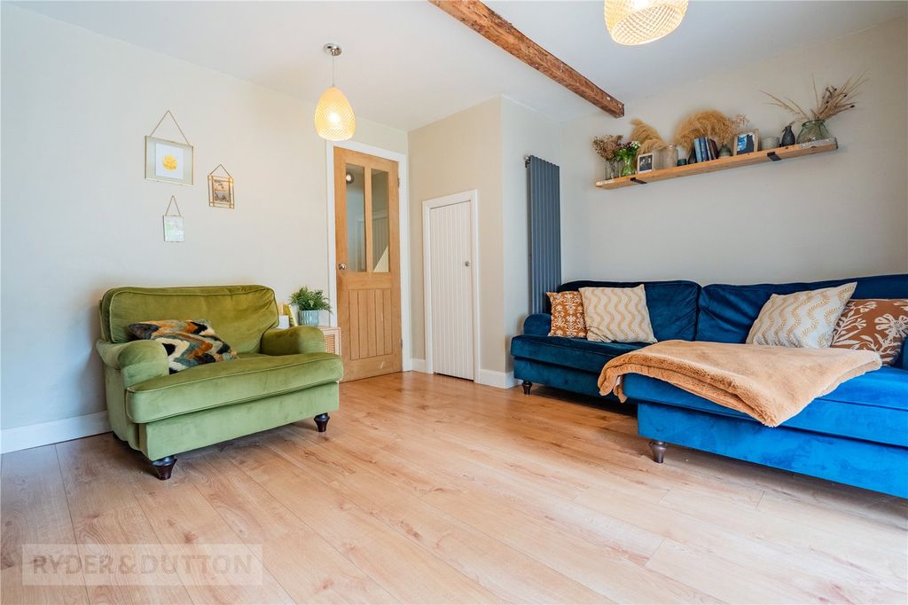 Property photo 3 of 18 Sitting Room