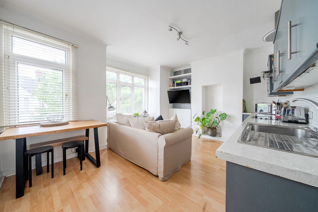 Property photo 2 of 8 1509409-13-6A832c...