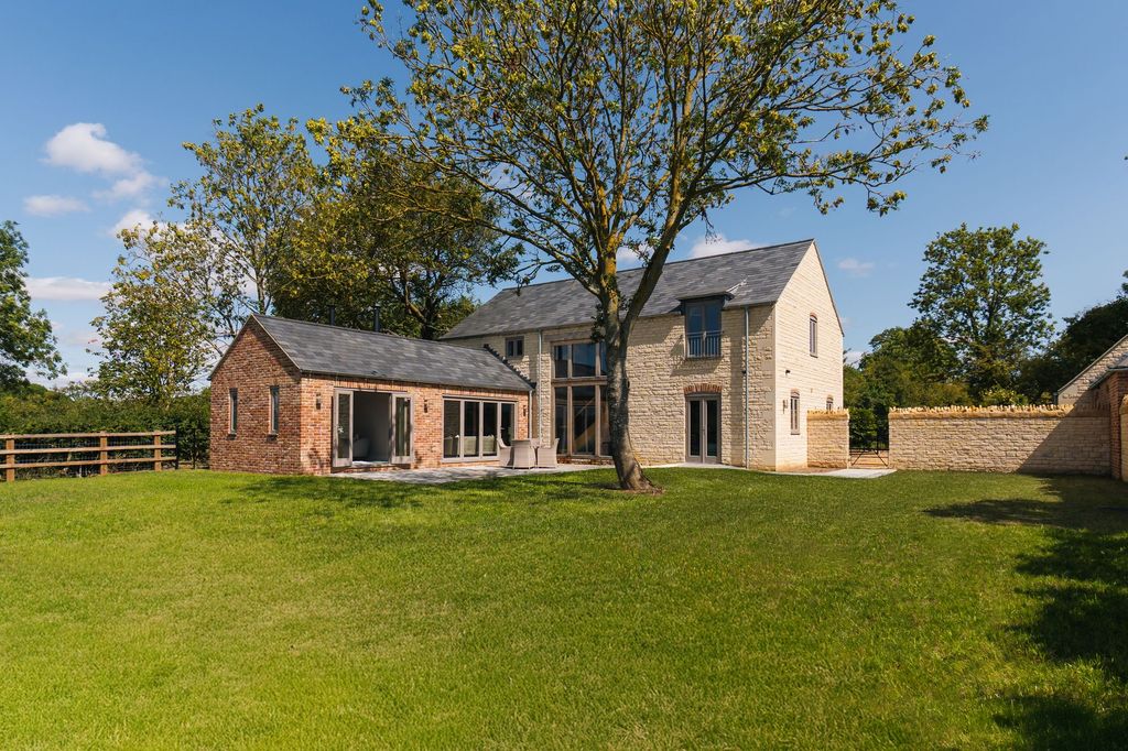 Property photo 3 of 57