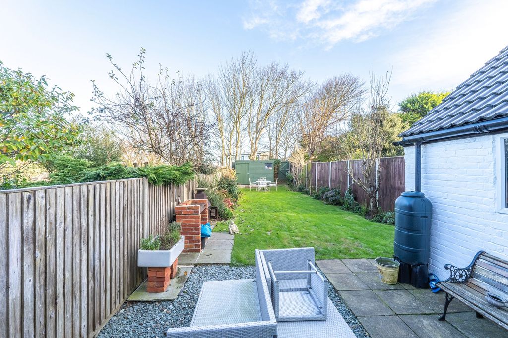 Property photo 2 of 25