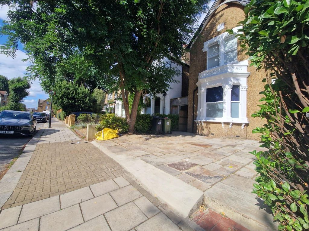 Property photo 2 of 21