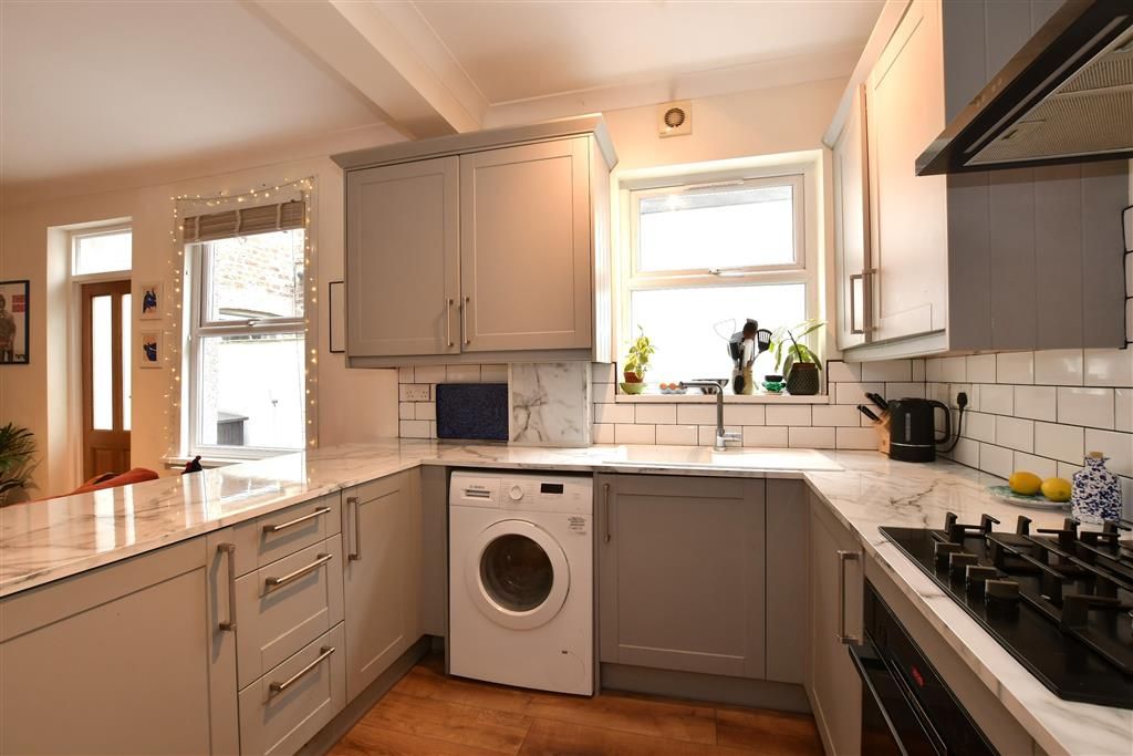 Property photo 3 of 12 Kitchen