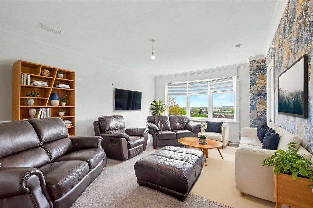 Property photo 3 of 9 Lounge_1 - 5.Jpeg