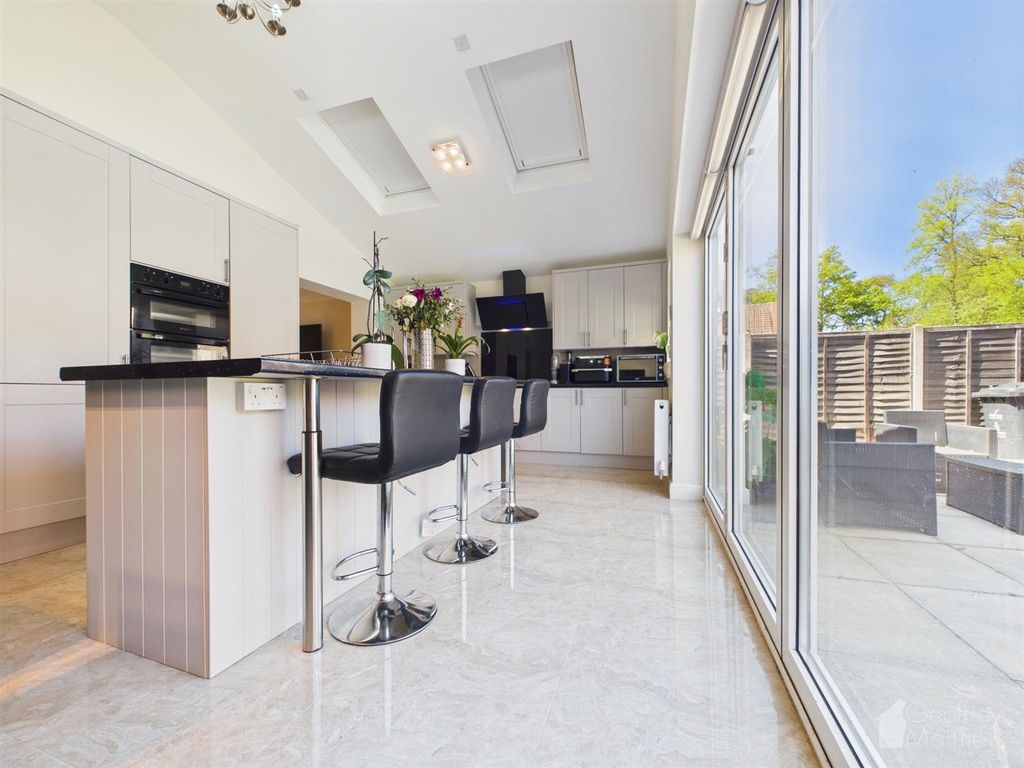 Property photo 2 of 24 Cam02365G0-Pr0463-Still016.Jpg