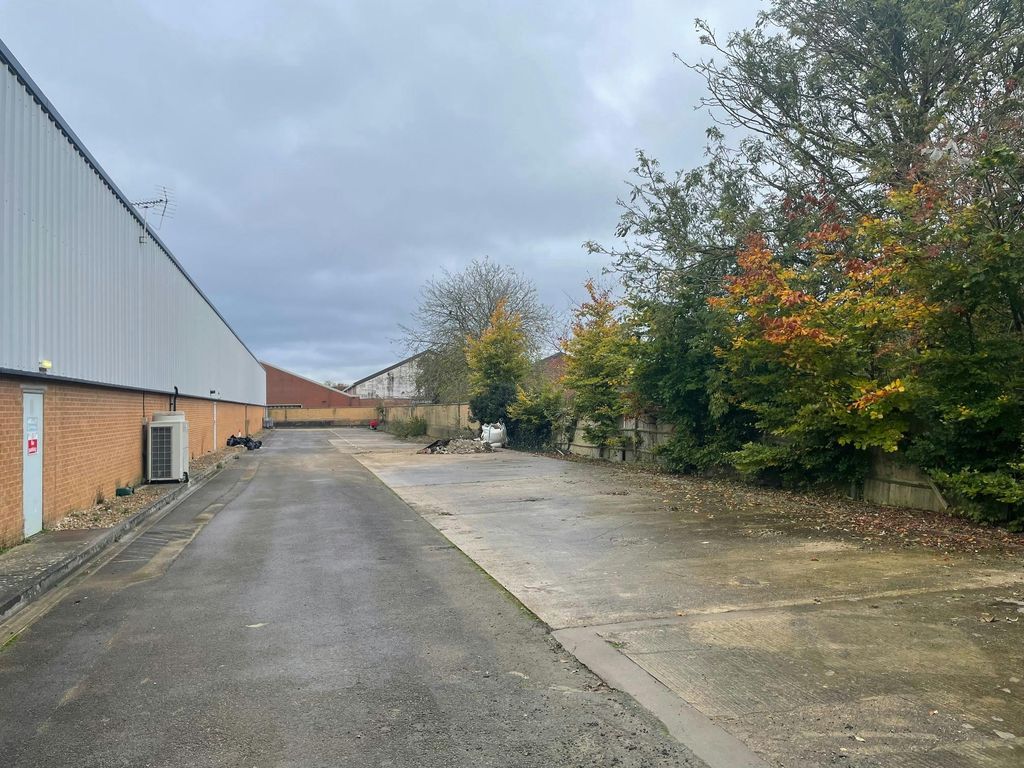 Property photo 1 of 5 Yard.Jpg