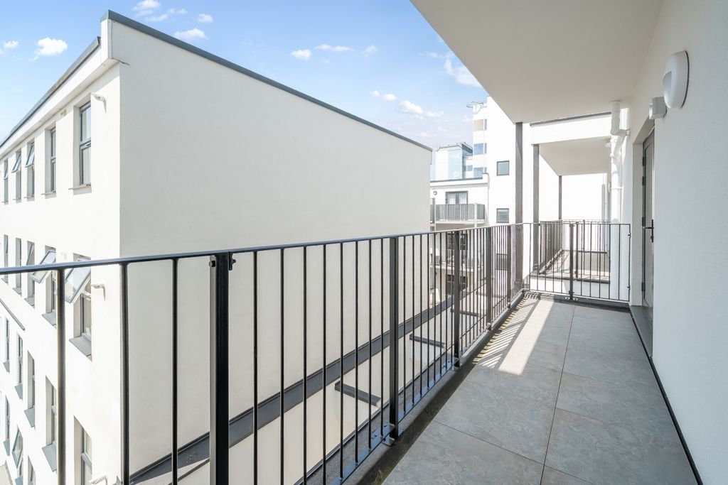 Property photo 3 of 25