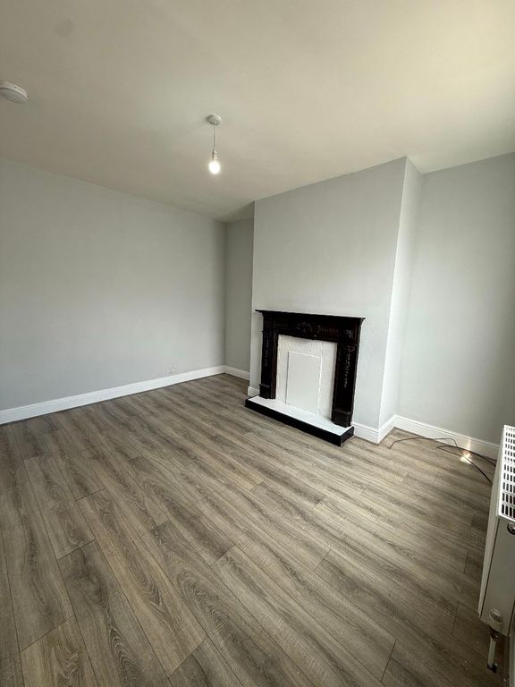 Property photo 2 of 7 Living Room