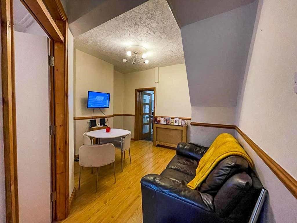 Property photo 3 of 11