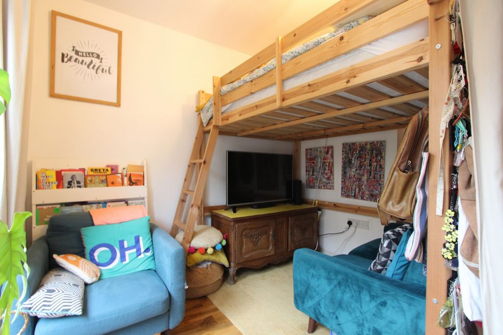 Property photo 2 of 11 Photo 3