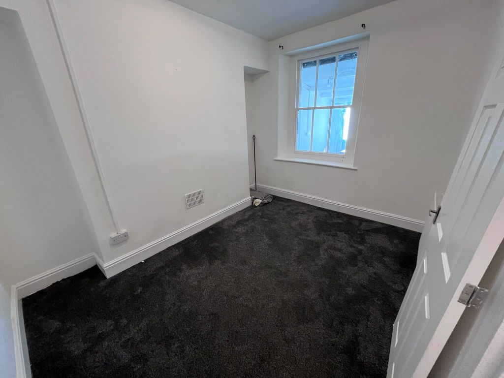 Property photo 3 of 11 Dining Room