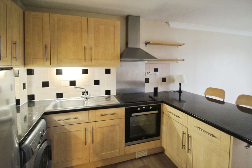 Property photo 3 of 7 Kitchen 1