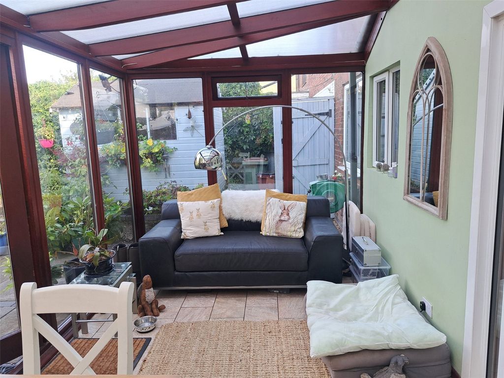 Property photo 3 of 21 Conservatory