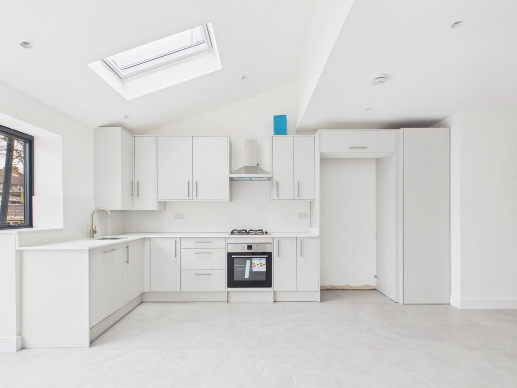 Property photo 1 of 10 Kitchen