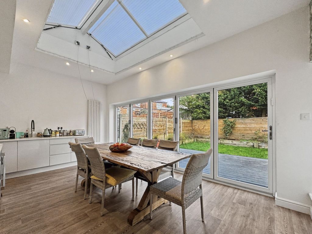 Property photo 3 of 31