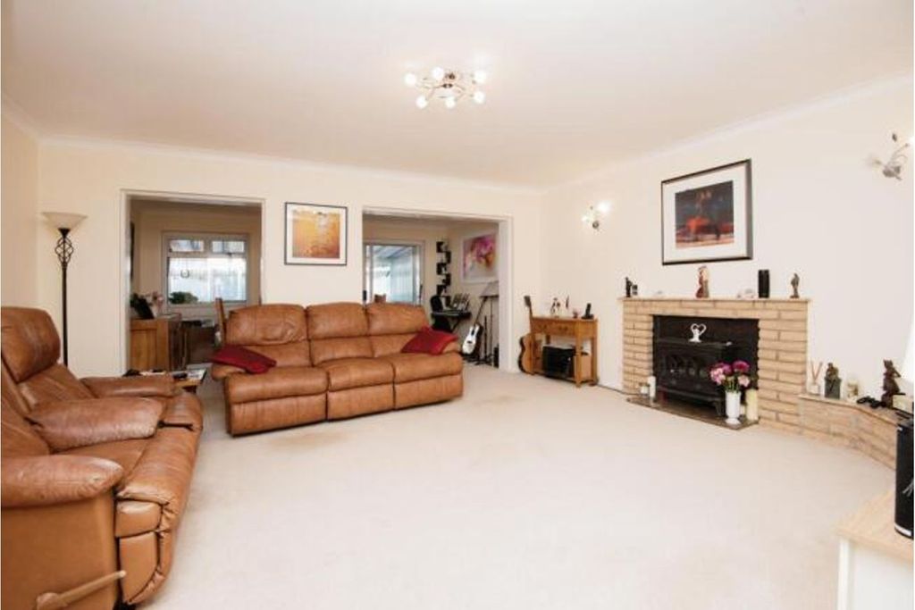 Property photo 2 of 16