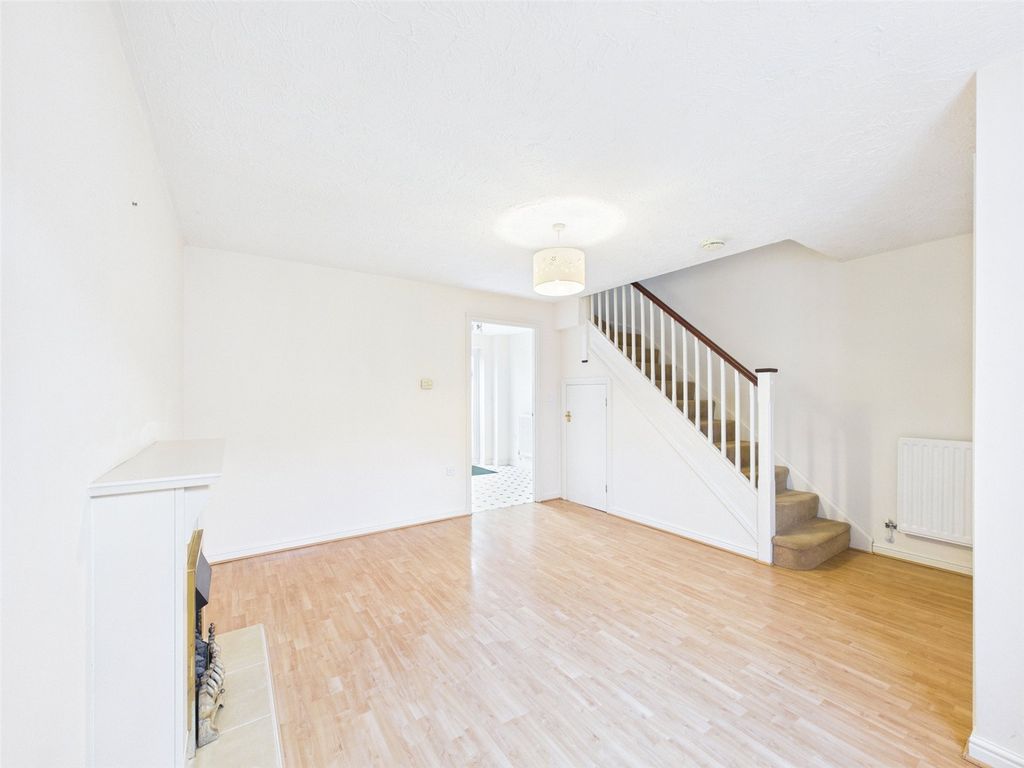 Property photo 3 of 11 Living Room