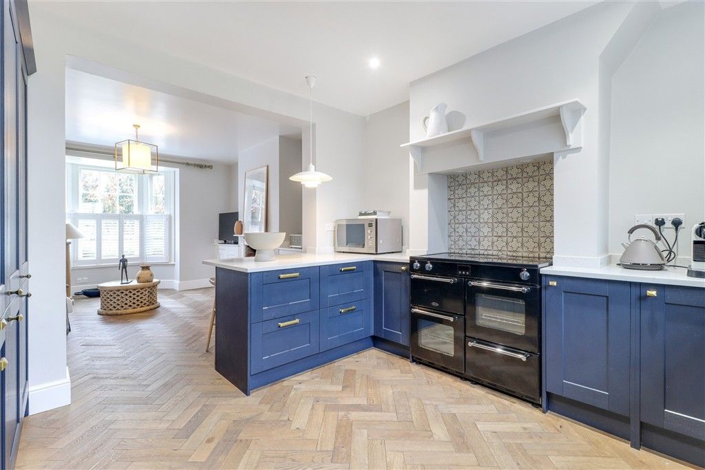 Property photo 1 of 13 Kitchen/Breakfast Area