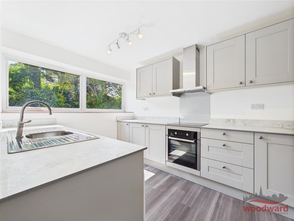 Property photo 2 of 12 Cam01320G0-Pr0325-Still008.Jpg