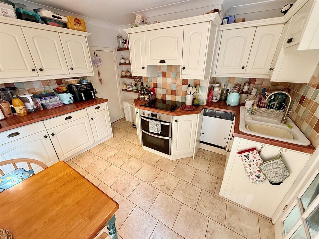Property photo 3 of 12 Kitchen/Dining Room