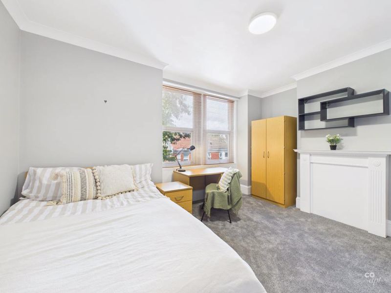 Property photo 2 of 10 Bedroom