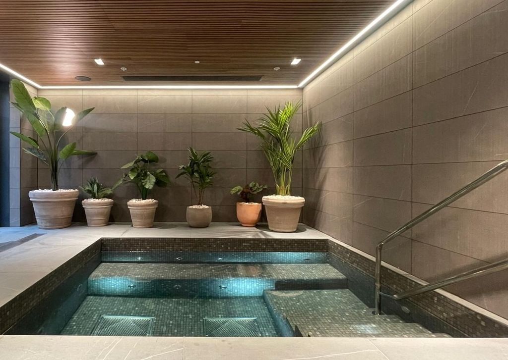 Property photo 1 of 20 Roman Bath