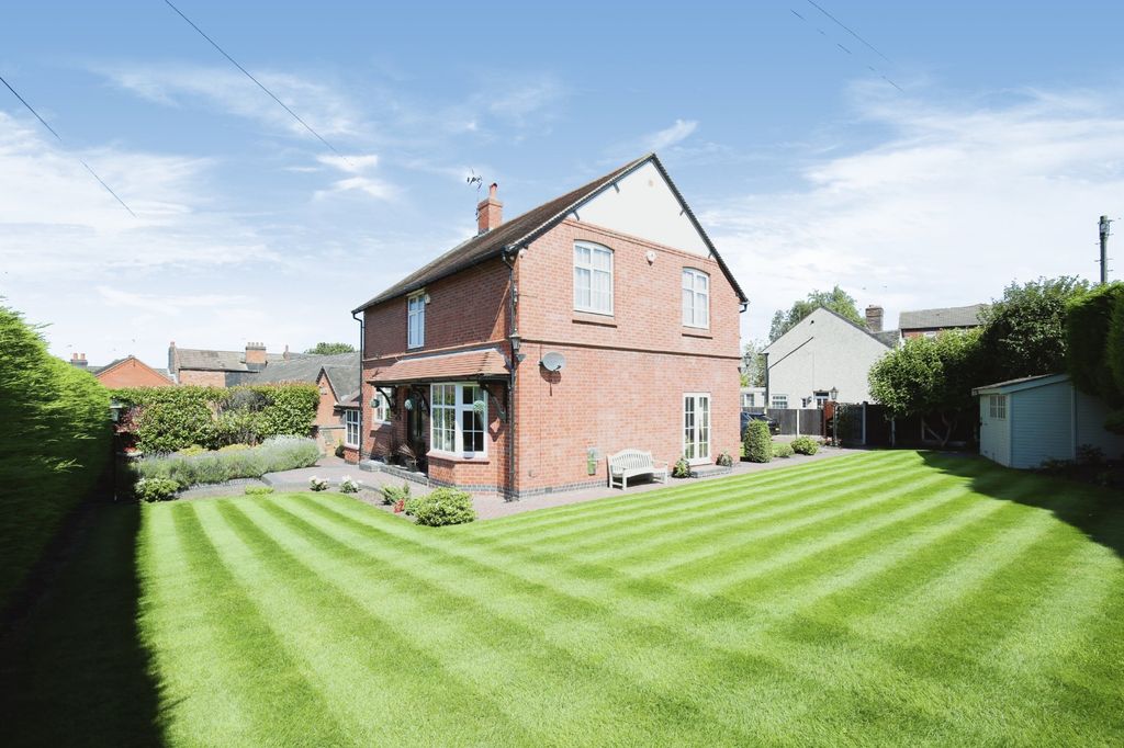 Property photo 1 of 32