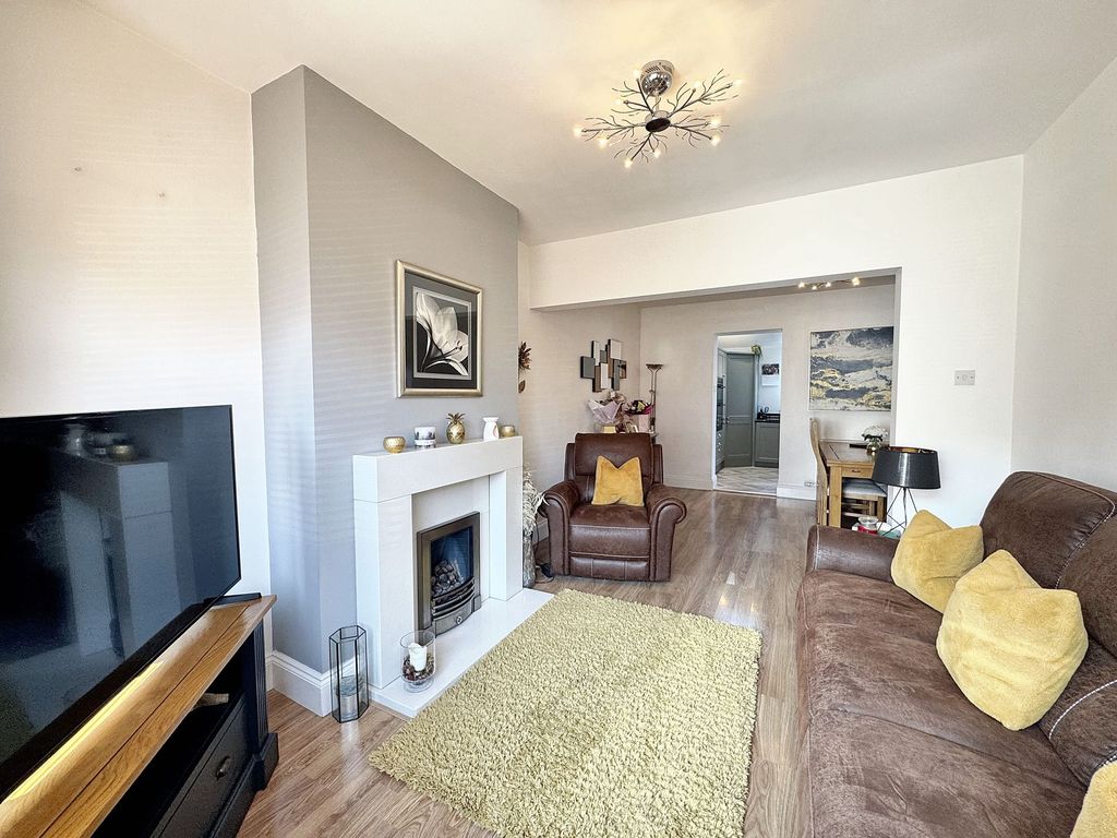 Property photo 2 of 32
