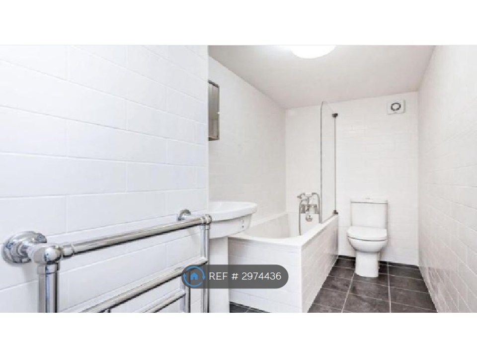 Property photo 3 of 8 Bathroom