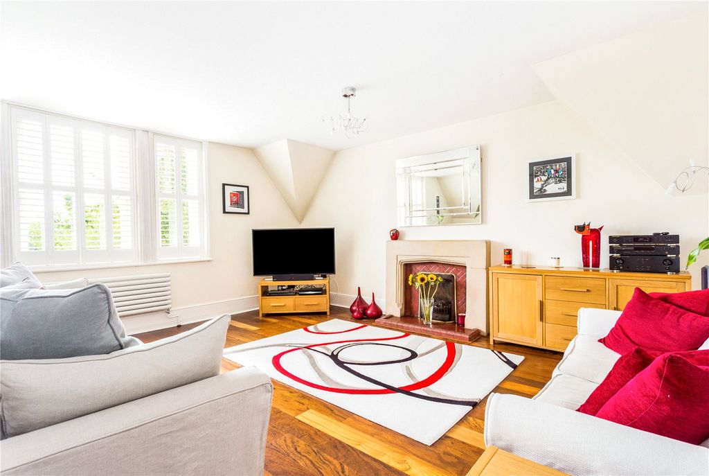 Property photo 3 of 17 Sitting Room