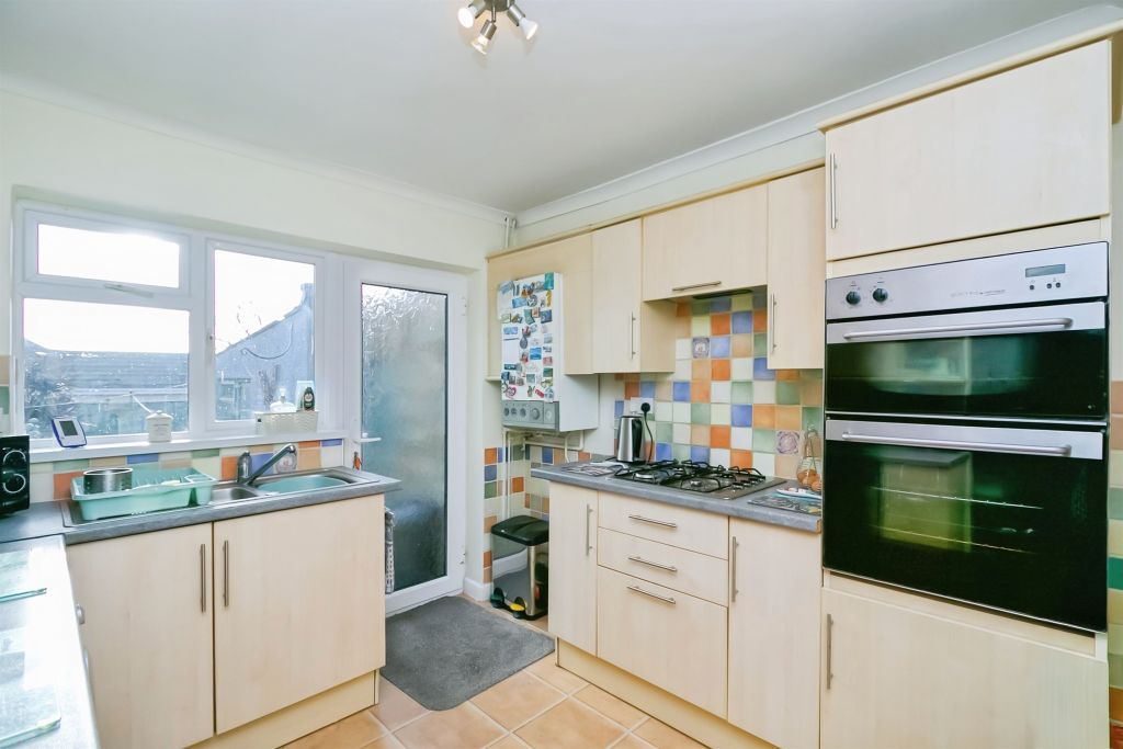 Property photo 3 of 25